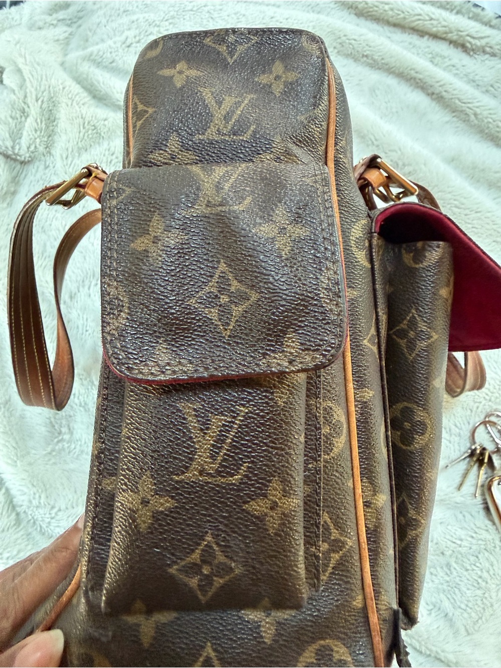 Louis Vuitton Brown Monogram Shoulder Bag with Tan Handles and Red Trim - Picture 3 of 4